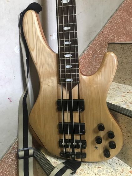 กีตาร์เบสไฟฟ้า SPEAK สภาพดีสวยพร้อมสองกระป๋อง รูปที่ 2