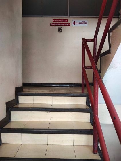 มีบางส่วน สร้างเสร็จก่อน 2010 ไม่ใช่ ขายด่วน อพาร์ทเม้นท์ เส้นรามคำแหง ห่างถนนใหญ่ 100 เมตร พื้นที่ 98 ตร.ว. 140 ห้อง ราคา 25 ลบ. ค่าโอนคนละครึ่ง สนใจติดต่อ คุณปุ้ย 089-920-9893 รูปที่ 4