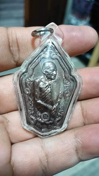 เหรียญไหว้ครู 64 หลวงปู่ศิลา รูปที่ 4