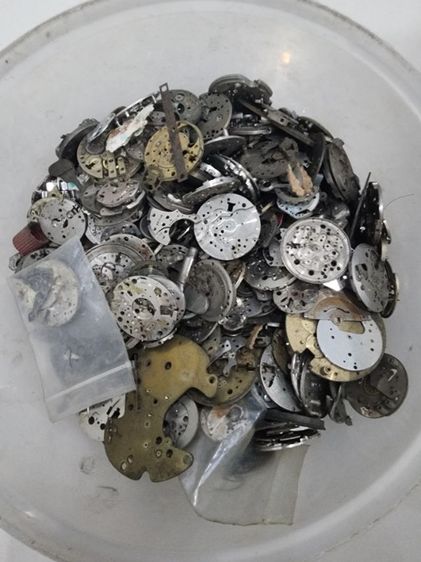 อะไหล่นาฬิกา  เก่าเก็บเดิมๆ เหมาๆทั้งถัง ขายตามสภาพ  หายาก พร้อมส่ง