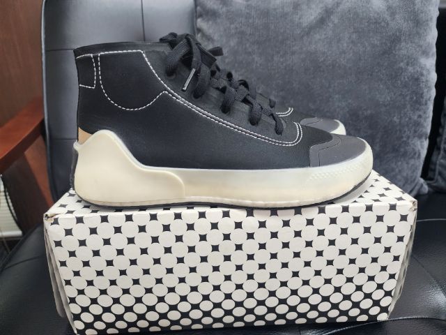 รองเท้า adidas รูปที่ 2