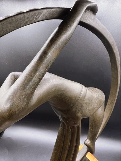 1930s Art Deco Hoop Dancer Brass Sculpture  สาวแดนเซอร์รูปปั้นทองเหลืองบนฐานไม้ งานยุโรปนำเข้า รูปที่ 5