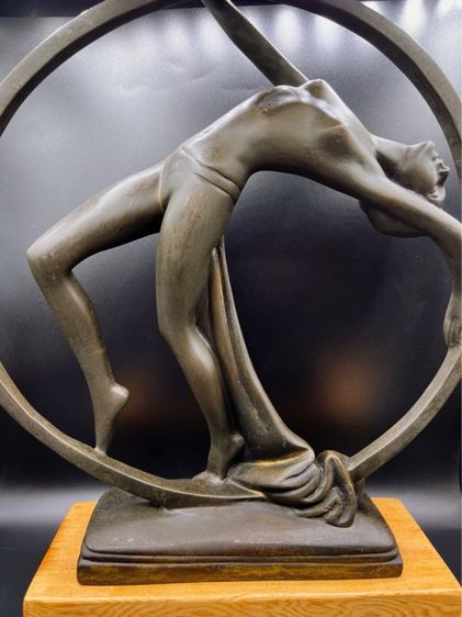 อื่นๆ 1930s Art Deco Hoop Dancer Brass Sculpture  สาวแดนเซอร์รูปปั้นทองเหลืองบนฐานไม้ งานยุโรปนำเข้า
