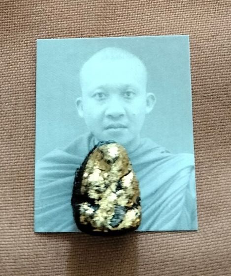 พระปิดตาอุ้มดวงชะตา เนื้อผงคลุกรักดำ ออกวัดบางกุฎีทอง พระราชสิริวัชรรังสี ท่านเจ้าคุณ หลวงพ่อชำนาญ อุตตมปัญโญ วัดชินวรารามวรวิหาร จ.ปทุมธานี