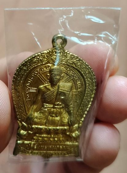 เหรียญนั่งพานคุ้มครองดวงชะตา เนื้อทองเหลือง มีจาร ออกวัดบางกุฎีทอง ปี2543 พระราชสิริวัชรรังสี ท่านเจ้าคุณ หลวงพ่อชำนาญ อุตตมปัญโญ วัดชินวรารามวรวิหาร จ.ปทุมธานี รูปที่ 8