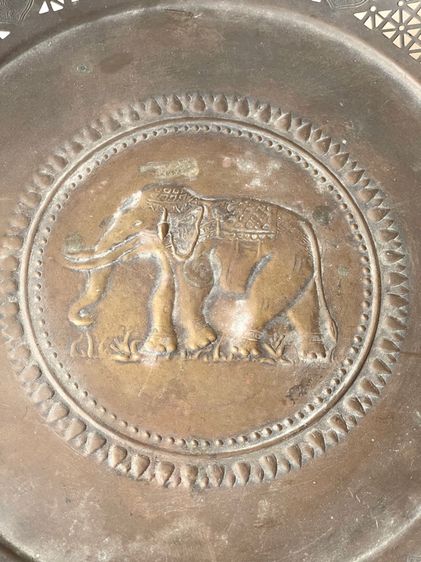 พาน ช้างทองเหลือง ขอบสลักลาย12นักษัตร เก่าโบราณสะสมA5 รูปที่ 2