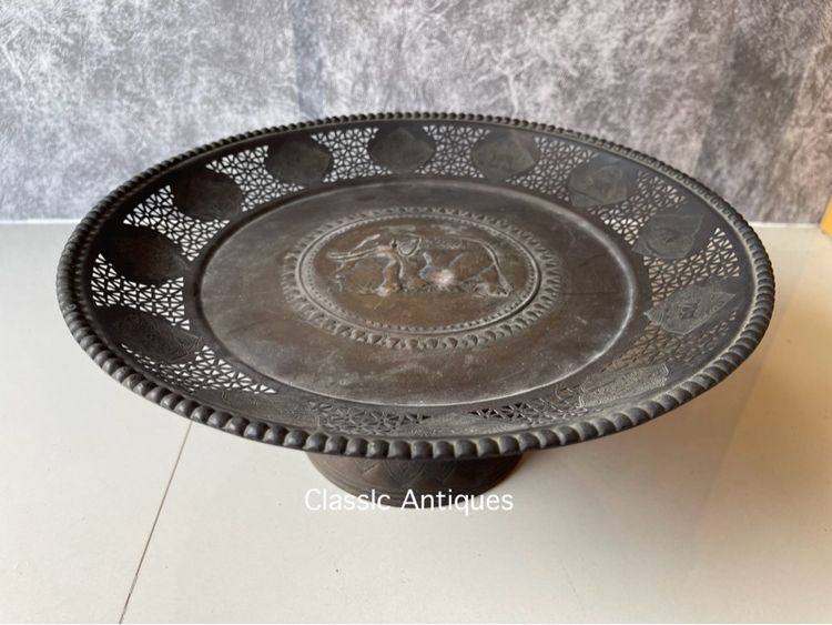 พาน ช้างทองเหลือง ขอบสลักลาย12นักษัตร เก่าโบราณสะสมA5 รูปที่ 5