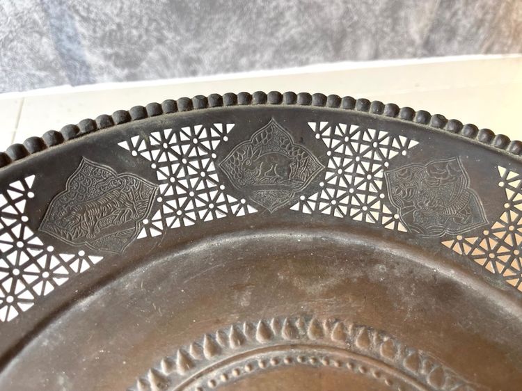 พาน ช้างทองเหลือง ขอบสลักลาย12นักษัตร เก่าโบราณสะสมA5 รูปที่ 8