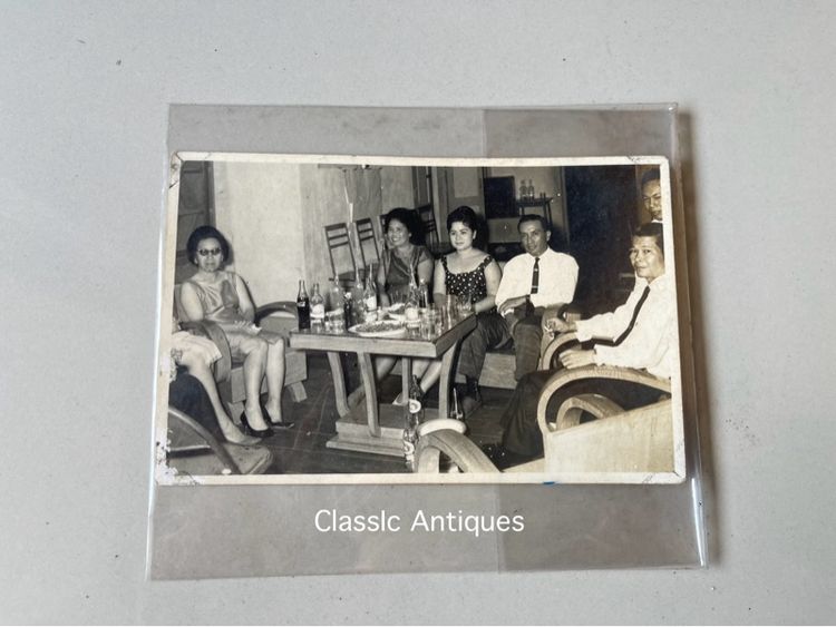 ภาพถ่าย คนนั่ง เก้าอี้จอมพล โบราณเก่าสะสม รูปที่ 3