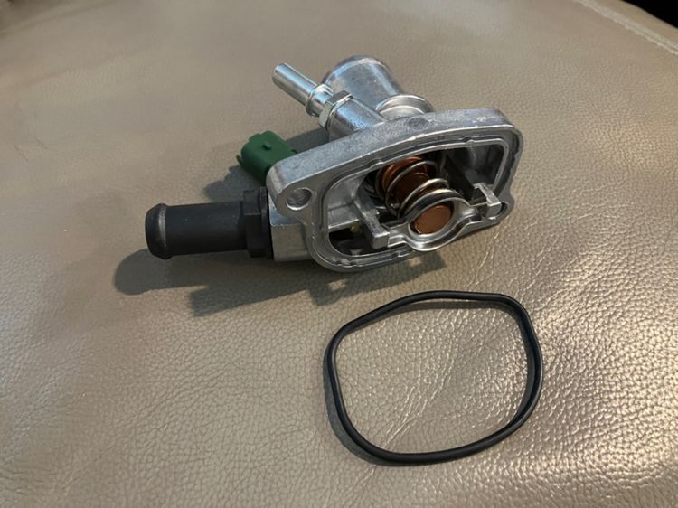 Fiat500 Abarth วาล์วน้ำ Thermostat เทอโมสตัท พร้อมเซนเซอร์ ยางโอริง วาล์วขยายแอร์ รูปที่ 2