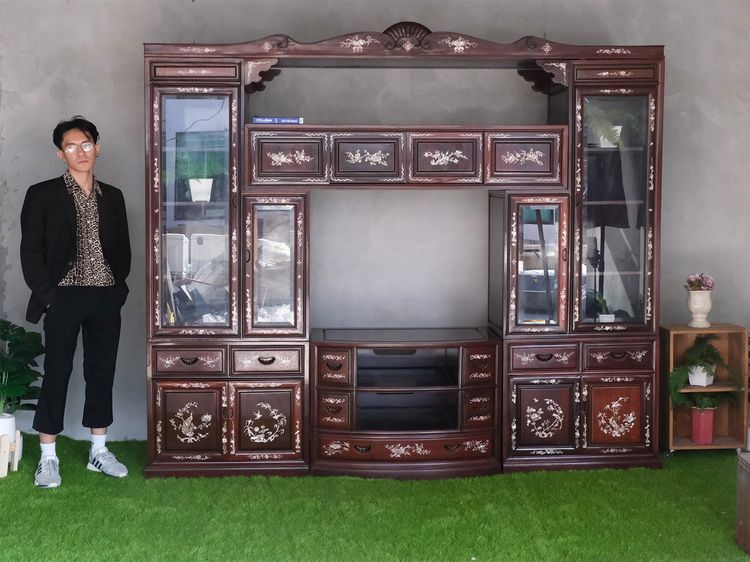 ชุดตู้ชั้นวางทีวี ชั้นวางทีวีไม้ประดู่ แกะลายฝังมุกสวยงามปราณีต มีช่องเก็บของแบบประตู้บานเปิด บานเลื่อน มีลิ้นชักเก็บของ ดีไซน์สวย รูปที่ 17