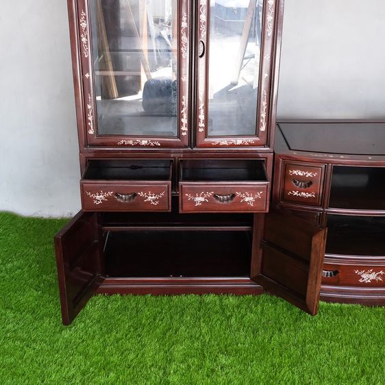 ชุดตู้ชั้นวางทีวี ชั้นวางทีวีไม้ประดู่ แกะลายฝังมุกสวยงามปราณีต มีช่องเก็บของแบบประตู้บานเปิด บานเลื่อน มีลิ้นชักเก็บของ ดีไซน์สวย รูปที่ 13