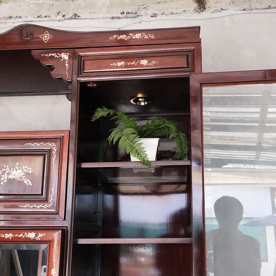 ชุดตู้ชั้นวางทีวี ชั้นวางทีวีไม้ประดู่ แกะลายฝังมุกสวยงามปราณีต มีช่องเก็บของแบบประตู้บานเปิด บานเลื่อน มีลิ้นชักเก็บของ ดีไซน์สวย รูปที่ 10