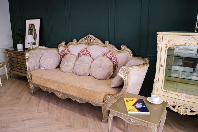 โซฟาหลุยส์ โซฟา 3 ที่นั่ง หรูหราสไตล์หลุยส์ สินค้านำเข้า สีขาว โครงไม้ รูปที่ 4