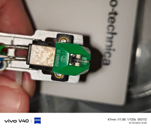 หัวเข็ม at vmn95e พร้อม headshell aufio technica สภาพดี ใช้งานปกติ  ขาย 2500 บาทรวมส่ง รูปที่ 2