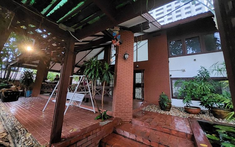 ไม่ใช่ ขายบ้านด่วน ซอยสุขมวิท 4  พื้นที่ 164 ตารางวา ตารางวาละ 700,000 บ. ราคา 114.8 ลบ. ใกล้สวนเบญจกิตติมาก รูปที่ 2