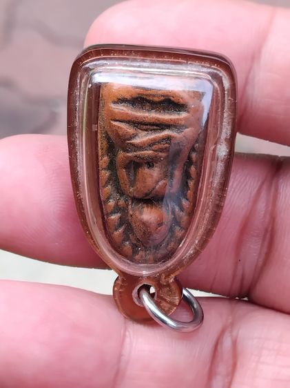 พระรอด เนื้อดิน หลวงพ่อกวย วัดโฆสิตาราม ชัยนาท ยุคแรก เนื้อจัด สีแดงอย่างสวย พิมพ์หายากครับ รุ่นนี้ประสบการณ์ดีมาก สมชื่อ ”พระรอด” แคล้วคลาด รูปที่ 3