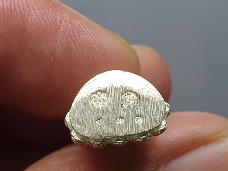 พระชัยวัฒน์ตั๊กม้อ เนื้อเงิน ปลุกเสก 2 พิธีใหญ่ 2 แผ่นดินไทย-จีน วัดสุทัศนฯ-วัดกวงซิ่ว เมืองกวงโจว ประเทศจีน ปี2537 พร้อมกล่องเดิม รูปที่ 6