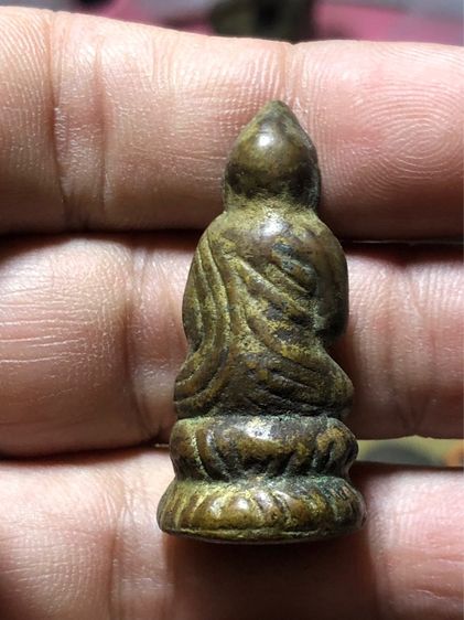 พระเก่ามากๆ สวยมากครับเนื้อโลหะเก่าใครดูเป็นคุมแน่นอนครับแท้ไม่รู้เลี่ยมอย่างดี รูปที่ 2