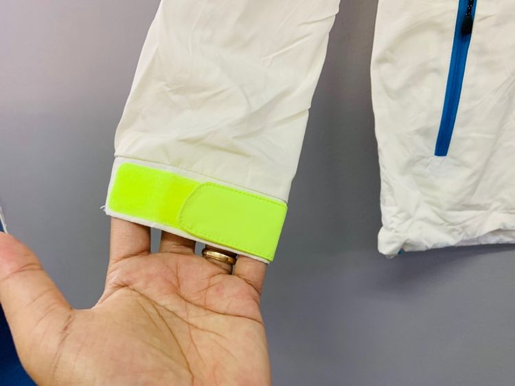 เสื้อแจ็คเก็ต REUSCH แท้ 💯 size L ขนาด อก 21.5 หน้ายาว 27 นิ้ว สภาพใหม่มาก ทรงสวย ดีเทลดี มีซัปใน ผ้าร่ม หายากน่าสะสมครับ รูปที่ 3