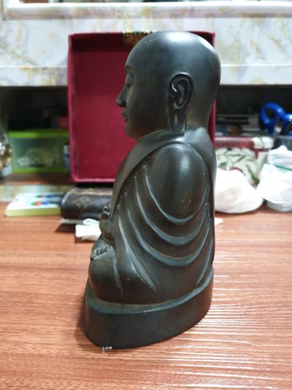 หลวงพ่อเงิน ขนาดบูชา วัดบางคลาน พิมพ์แป๊ะยิ้ม รุ่นเงินไหลมา หน้าตัก 5 นิ้ว ปี 40 สภาพผิวหิ้ง สวยเข้มขลัง รับประกันพระแท้ รูปที่ 6