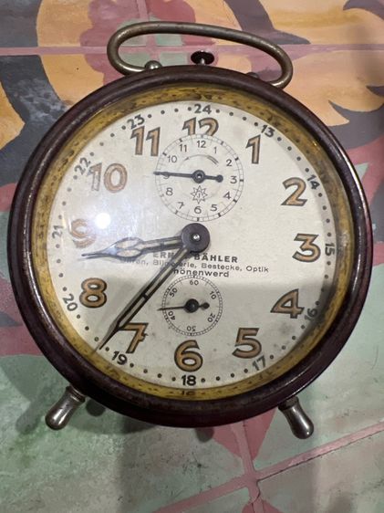 นาฬิกาไขลานเยอรมันเก่า