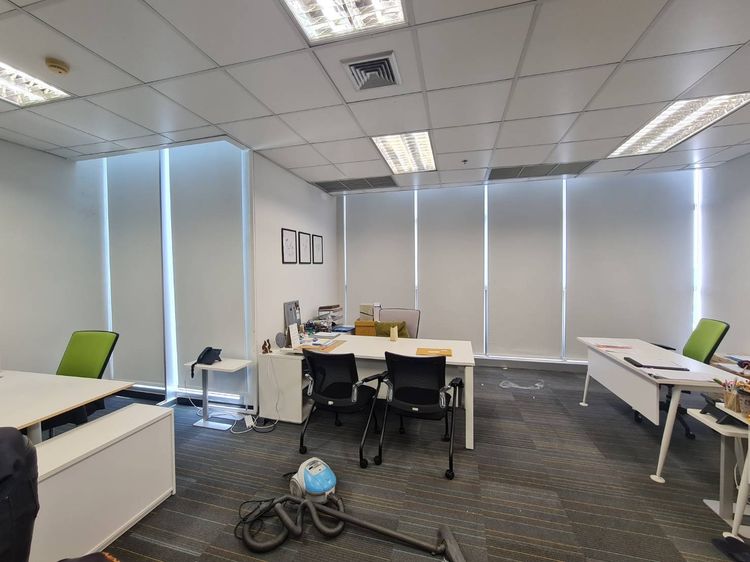 ม่านม้วน มู่ลี่ ม่านปรับแสง ผ้าม่าน วอลล์ พรม ฟิล์มกรองแสง 0811655551 รูปที่ 11