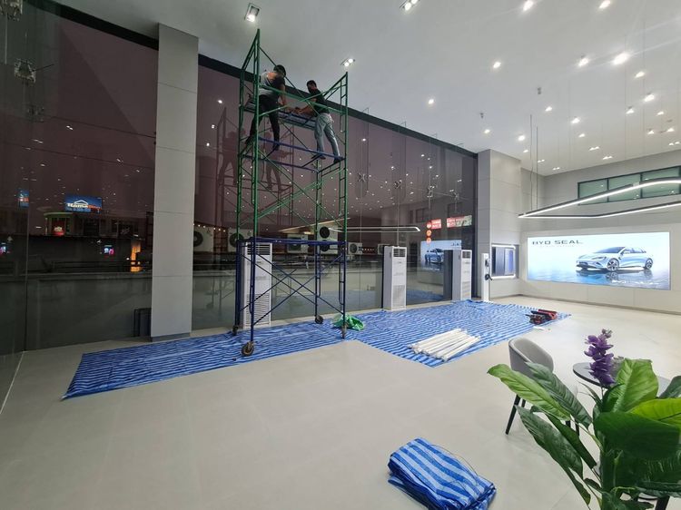 ม่านม้วน มู่ลี่ ม่านปรับแสง ผ้าม่าน วอลล์ พรม ฟิล์มกรองแสง 0811655551 รูปที่ 3