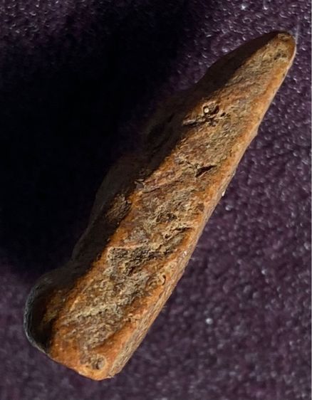 พระนางพญา  พิมพ์เข่าตรง กรุวัดนางพญา จ.พิษณุโลก    P 410 รูปที่ 5