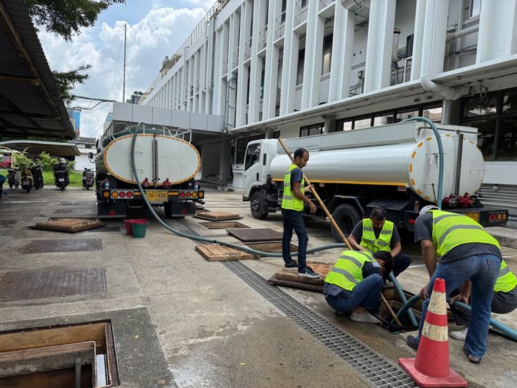 บริการดูดส้วม0814927165 รูปที่ 2