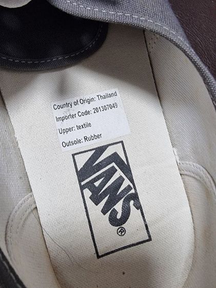 รองเท้า vans Thailand รองเท้าผ้าใบผู้ชายเบอร์ 11 ซื้อมาใส่ถ่ายรูปครั้งเดียวเก็บไว้ไม่ได้ใส่ ขอบกาวด้านข้างต้องไปติดเอาหน่อยของแท้ขายราคา 800 รูปที่ 3