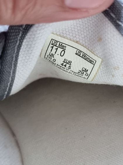 รองเท้า vans Thailand รองเท้าผ้าใบผู้ชายเบอร์ 11 ซื้อมาใส่ถ่ายรูปครั้งเดียวเก็บไว้ไม่ได้ใส่ ขอบกาวด้านข้างต้องไปติดเอาหน่อยของแท้ขายราคา 800 รูปที่ 4