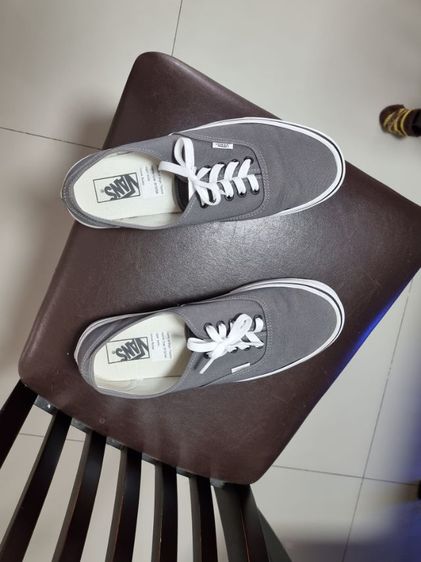 รองเท้า vans Thailand รองเท้าผ้าใบผู้ชายเบอร์ 11 ซื้อมาใส่ถ่ายรูปครั้งเดียวเก็บไว้ไม่ได้ใส่ ขอบกาวด้านข้างต้องไปติดเอาหน่อยของแท้ขายราคา 800 รูปที่ 5