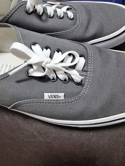รองเท้า vans Thailand รองเท้าผ้าใบผู้ชายเบอร์ 11 ซื้อมาใส่ถ่ายรูปครั้งเดียวเก็บไว้ไม่ได้ใส่ ขอบกาวด้านข้างต้องไปติดเอาหน่อยของแท้ขายราคา 800 รูปที่ 2