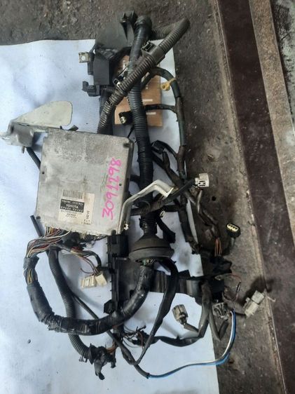 Toyota Camry acv30 รุ่นผู้นำ อุปกรณ์ข้างเครื่อง ไดชาร์จ คอมแอร์ ปั๊มเพาเวอร์ คอยล์หัวเทียน สอบถามเพิ่มเติมได้ครับ รูปที่ 9