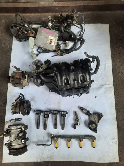 Toyota Camry acv30 รุ่นผู้นำ อุปกรณ์ข้างเครื่อง ไดชาร์จ คอมแอร์ ปั๊มเพาเวอร์ คอยล์หัวเทียน สอบถามเพิ่มเติมได้ครับ