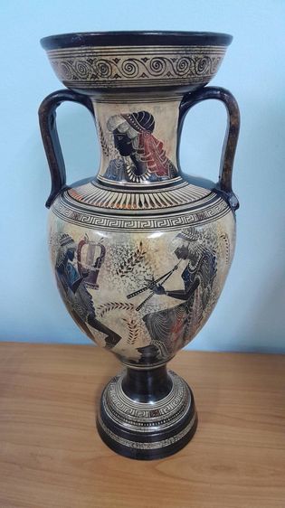 แจกันกรีก นำเข้าจากกรีซ ทำจากเซรามิก มีลวดลายแบบคลาสสิกที่ได้รับแรงบันดาลใจจากศิลปะและวัฒนธรรมของกรีกโบราณ รูปที่ 2