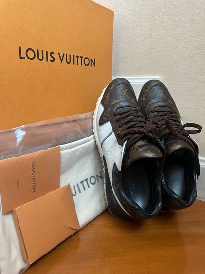 รองเทัา Used Louis Vuitton Run Away Sneakers