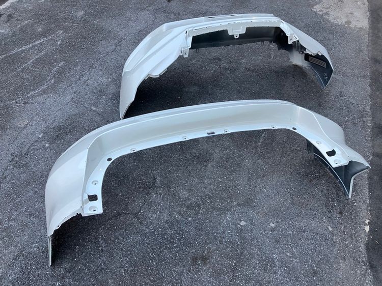 กันชนหน้า หลัง Toyota Fortuner รุ่น TRD 2015 2016 2017 2018 2019 2020 ของแท้มือสอง รูปที่ 15