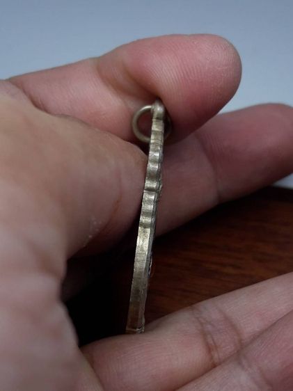 เหรียญเสมาหลวงปู่ทิมวัดละหารไร่ ลงยา รูปที่ 3