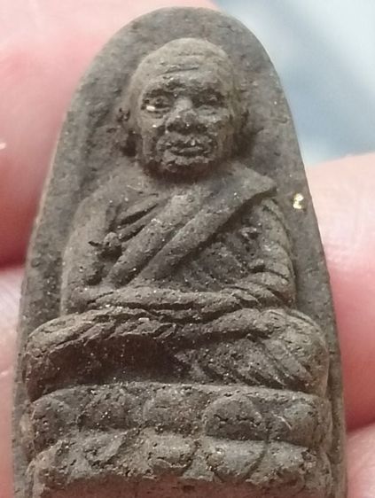 หลวงปู่ทวดวัดช้างให้เนื้อว่านรุ่นสร้างศูนย์ศิลปาชีพปี๓๗