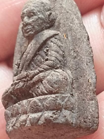 หลวงปู่ทวดวัดช้างให้เนื้อว่านรุ่นสร้างศูนย์ศิลปาชีพปี๓๗ รูปที่ 10