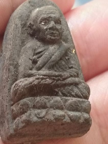 หลวงปู่ทวดวัดช้างให้เนื้อว่านรุ่นสร้างศูนย์ศิลปาชีพปี๓๗ รูปที่ 9