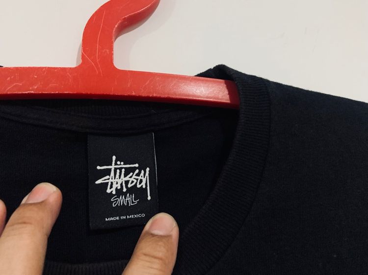 เสื้อยืด STUSSY X CUCCI ลายหายาก แท้ 💯 size S  ขนาด อก 19 ยาว 27 นิ้ว สภาพดีมาก สีดำ ลายสวยมาก เนื้อผ้านิ่มมาก หายากน่าสะสมครับ รูปที่ 3