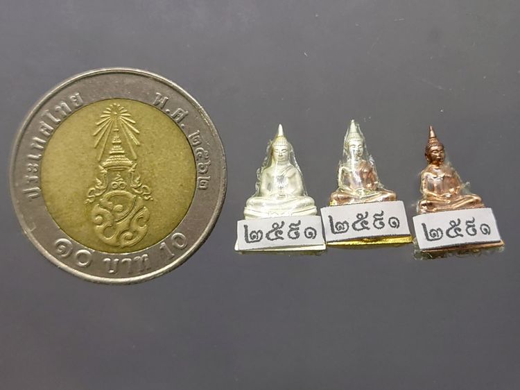 หลวงพ่อโสธร ชุด 3 องค์ (เนื้อเงินสามกษัตริย์ เนื้อเงิน เนื้อนวะ) รุ่นโสธร 2560 ตำรวจ ๘ ริ้ว ขนาดสูง 1.6 เซ็น พร้อมกล่องเดิม ใบเซอร์ รูปที่ 8