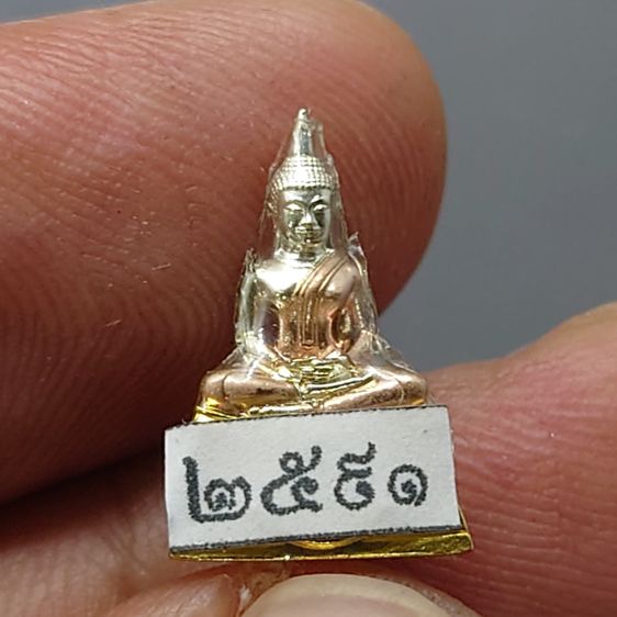 หลวงพ่อโสธร ชุด 3 องค์ (เนื้อเงินสามกษัตริย์ เนื้อเงิน เนื้อนวะ) รุ่นโสธร 2560 ตำรวจ ๘ ริ้ว ขนาดสูง 1.6 เซ็น พร้อมกล่องเดิม ใบเซอร์ รูปที่ 6