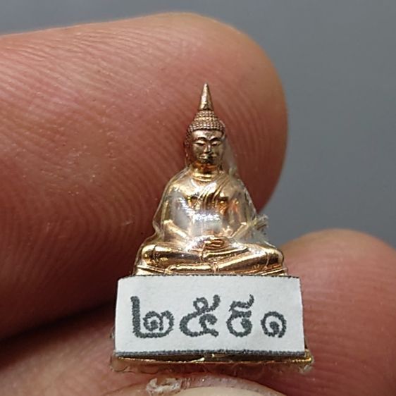 หลวงพ่อโสธร ชุด 3 องค์ (เนื้อเงินสามกษัตริย์ เนื้อเงิน เนื้อนวะ) รุ่นโสธร 2560 ตำรวจ ๘ ริ้ว ขนาดสูง 1.6 เซ็น พร้อมกล่องเดิม ใบเซอร์ รูปที่ 7