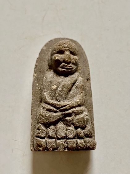 หลวงปู่ทวดพิมพ์พระรอด รุ่นพระเจ้าห้าพระองค์ ปี 2542 หลวงปู่หมุนวัดบ้านจานปลุกเสก เนื้อผสมว่านพุทธคุณ