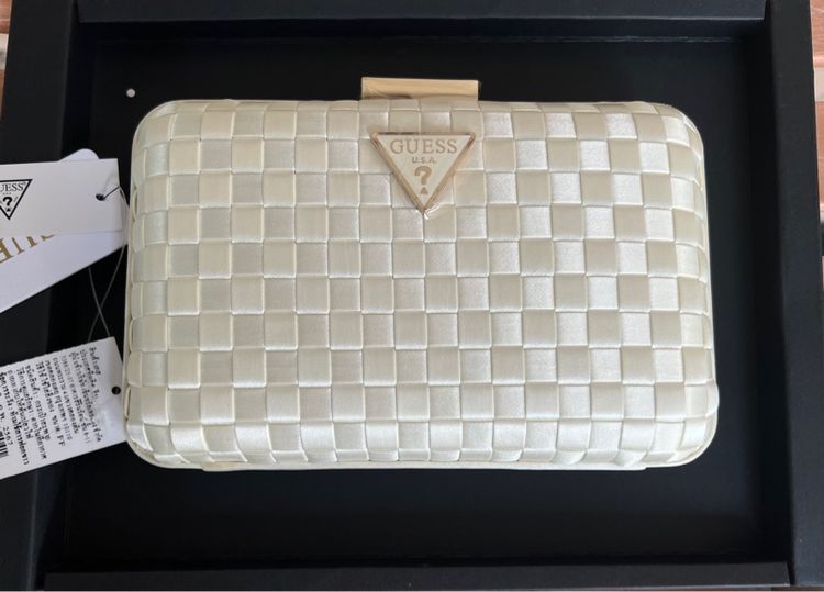 กระเป๋าถือและสะพาย Guess