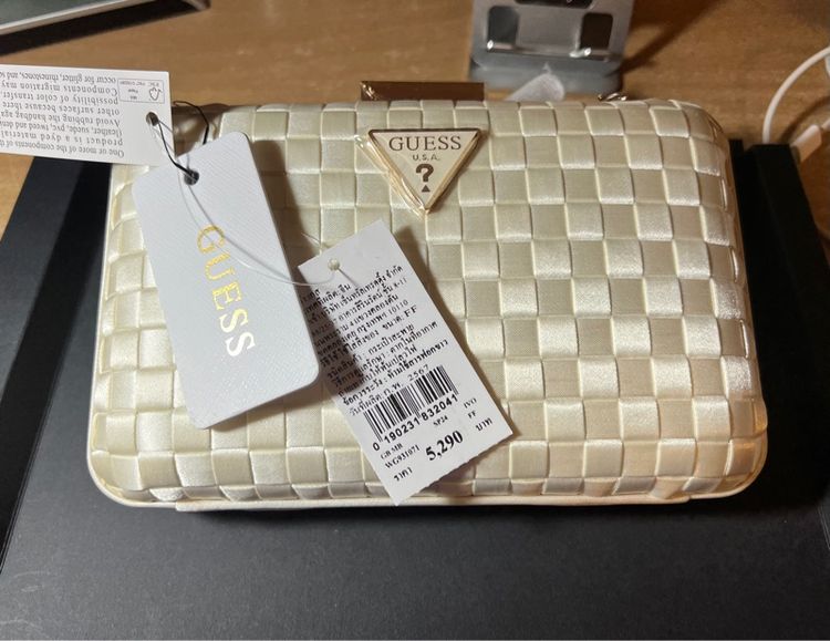 กระเป๋าถือและสะพาย Guess รูปที่ 2